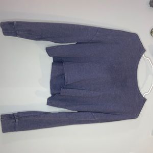 C OLSIE / blue worn in open back cropped raw hem long sleeve / xs